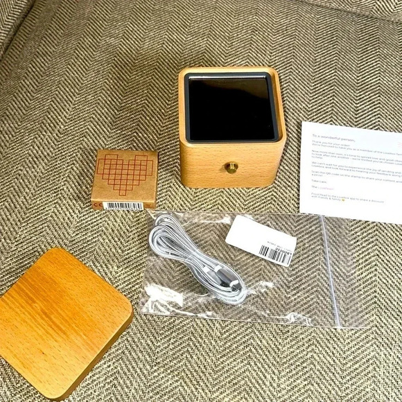 Lovebox BLACK & WHITE EDITION Wifi Message Machine - Picture 1 of 9